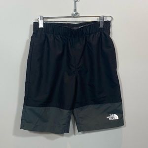 NEW Boys North Face Shorts Size M